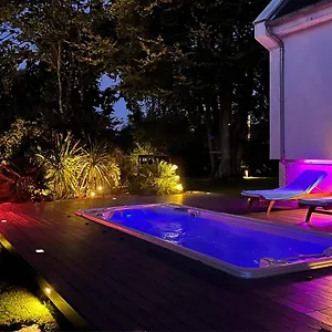 Eden - Piscine&spa D Hôtes Couette-café